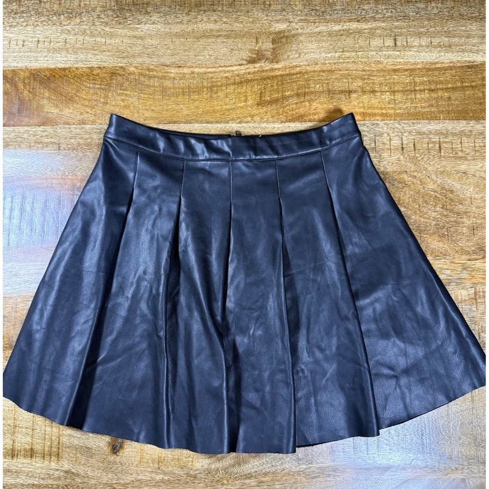 Coco Jaimeson Faux Leather Skirt Womens M Black Pleated Skater Mini